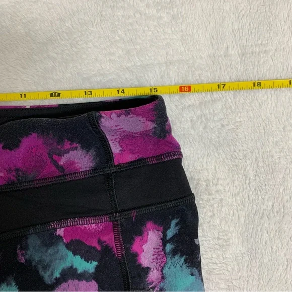 Lululemon purple floral leggings size 10 with mesh detail and zipper pockets - Picture 6 of 9